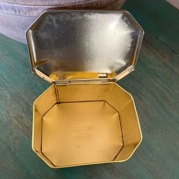 Vintage Floral Tin | Made in England | 5-1/2” W, 3-3/4” T, 4” D - Picture 6 of 9